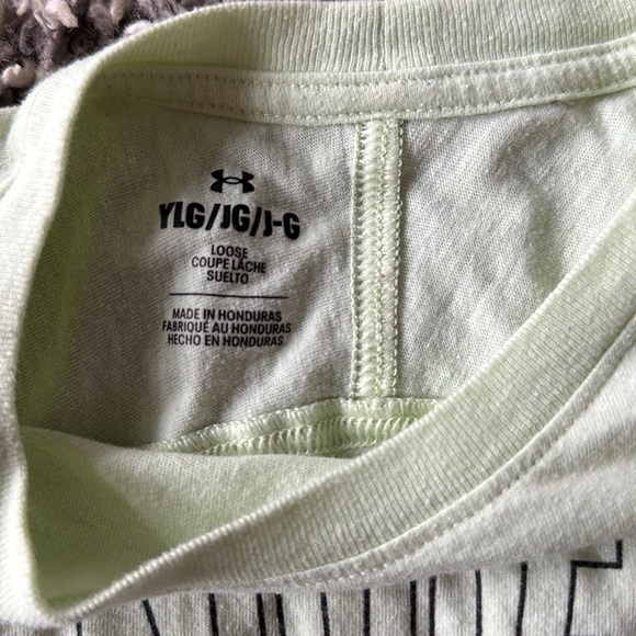 Under Armour tshirt - Picture 3 of 5
